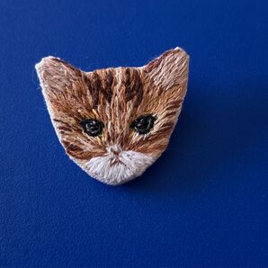 猫 刺繍 ブローチ ハンドメイド