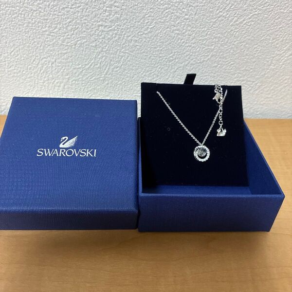 SWAROVSKI ネックレス シルバーカラー