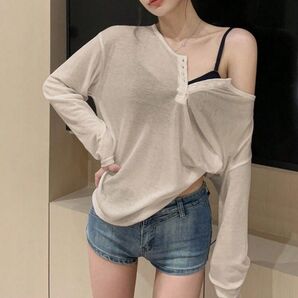 【新品未使用】 SHEIN DAZY ボタンⅤネック 長袖Tシャツ カーキ色 Mサイズ