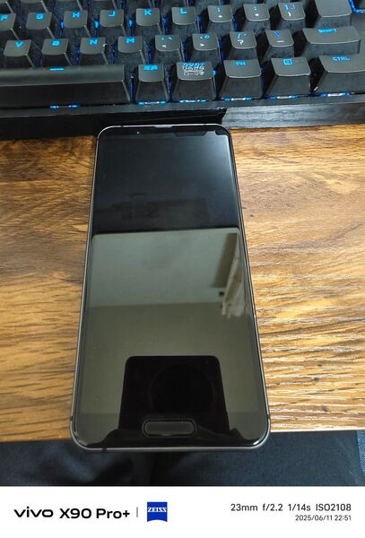 AQUOS sense3
