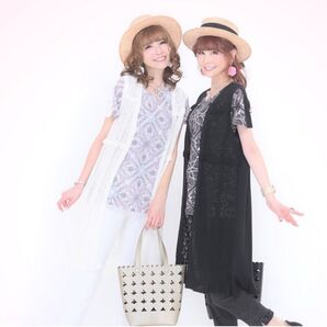 アンドラブ 大人の抜け感漂う編地フリルニットジレ ブラック LLサイズ