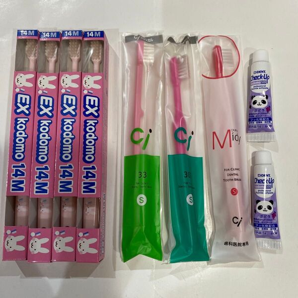 ライオン EX kodomo 14Mを4本と他歯ブラシ3本と試供品歯磨剤2個