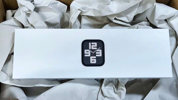 Apple Watch SE 第2世代 44mm GPSモデル スターライト ★バンド無し★未開封品