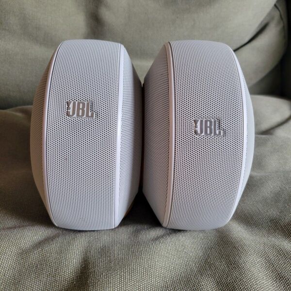 JBL Pebbles バスパワードスピーカー USB/DAC内蔵 ホワイト JBLPEBBLESWHTJN カタツムリ