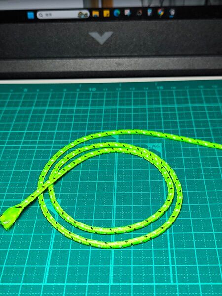 アウトドア★ガイロープ パラコード テントロープ★φ2.5mm 長さ20m★反射材入り 蛍光 イエロー 黄色
