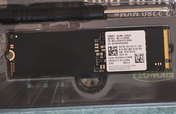 SAMSUNG 256GB Type2280 NVMe SSD MZVLQ256HAJD-00000