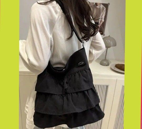 フリルトートバッグショルダーバック肩掛け新品未使用♪通勤通学お出かけ旅行 大容量お洒落大人可愛いフリル♪紐の長さ調節可能 ブラック