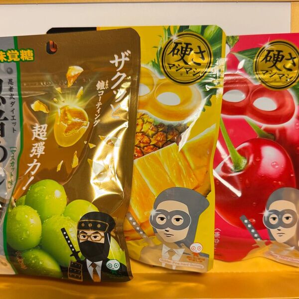 人気グミ3種①近畿限定 忍者めし 金の鎧マスカット味 ②ローソン限定 忍者めし鋼 チェリー味 ③新作 忍者めし鋼 ゴールデンパイン