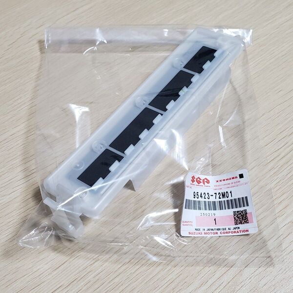 SUZUKI/スズキ/MAZDA/マツダ/95423-72M01/純正エアコンフィルターカバー/新品/アルト・ソリオ・ワゴンR・他