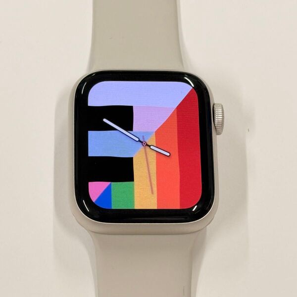 ☆美品 Apple Watch SE2 40mm 第二世代 Cellular スターライトアルミニウム アップルウォッチ 132