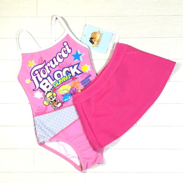 新品未使用★フィオルッチFIORUCCI 女子ワンピース水着 スカート付き2点セットタグ付き。110cm