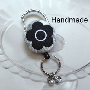 ハンドメイド リールキーホルダー デイジー柄 グレーチェック×ブラック