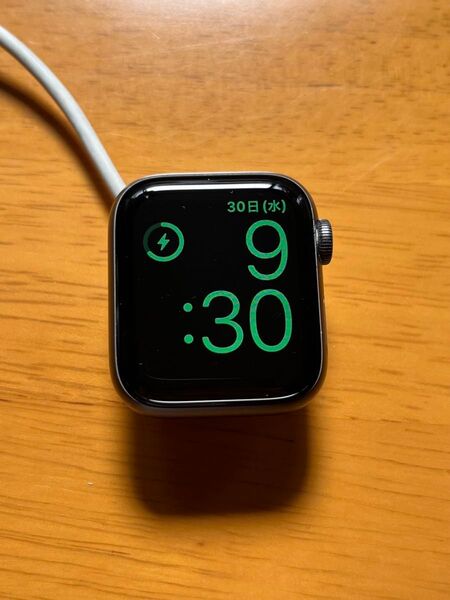 Apple Watch Series 4 40mm 充電ケーブル付き