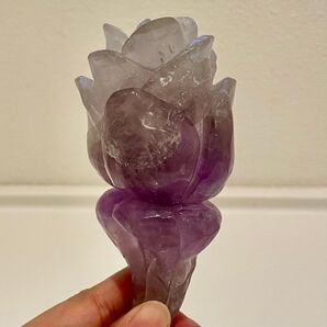 アメジストのお花 バラ 天然石 クリスタル 紫水晶 フラワー 幸運 ラッキー パワーストーン お祝い お守 魔除 恋愛運 出会い