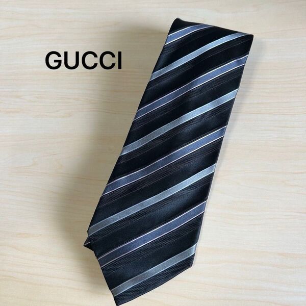 【美品】GUCCI ネクタイ ブラック ストライプ柄 シルク 刺繍ロゴ