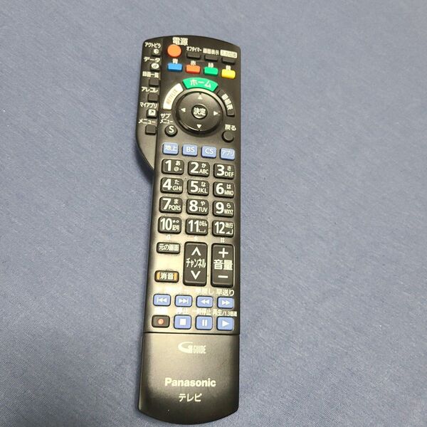 ししし、シンプルなコントローラーがシブちぃ!サイズ約22x6.5x2.5cm Panasonic テレビ用リモコン