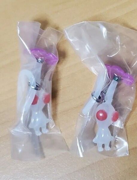 ピクミンめじるしアクセサリー 白ピクミン2個 新品 ニンテンドーストア ガチャガチャ チャームキーホルダー 新品匿名配送 ガチャ