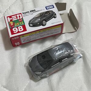 トミカ No98トヨタ アクア 《初回 特別カラー》