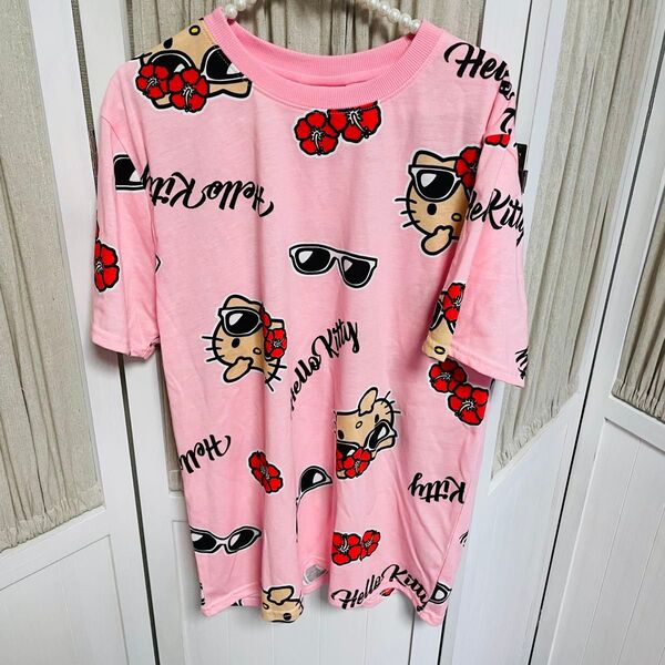 日焼けハローキティ 総柄TシャツL☆ ピンク地にサングラスとハイビスカスリボンの日焼けキティちゃんがたくさん【新品未使用品】