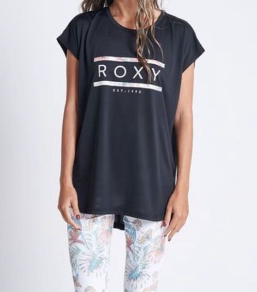 新品未使用 ロキシー ROXY ラッシュガード Tシャツ 吸水速乾 UVカット 半袖 海水浴 ビーチ プール ヨガ ピラティス