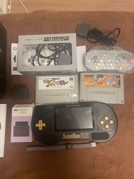 Hyperkin ハイパーキン SUPABOY Black Gold スパボーイ ソフト、スーパーファミコンコントローラー付き