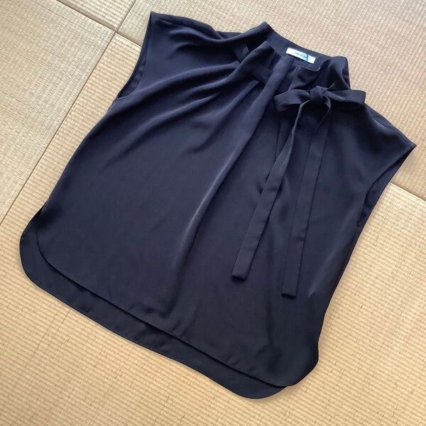 【新品未使用品】OPAQUE.CLIP(オペークドットクリップ) リボンタイ付きノースリーブブラウス ブラック