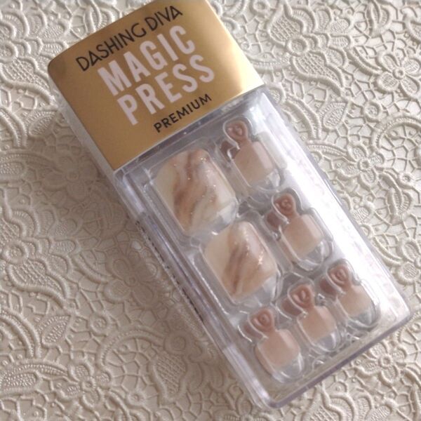 DASHING DIVA MAGIC PRESS マジックプレス 足用 ペディ ネイルチップ ベージュ