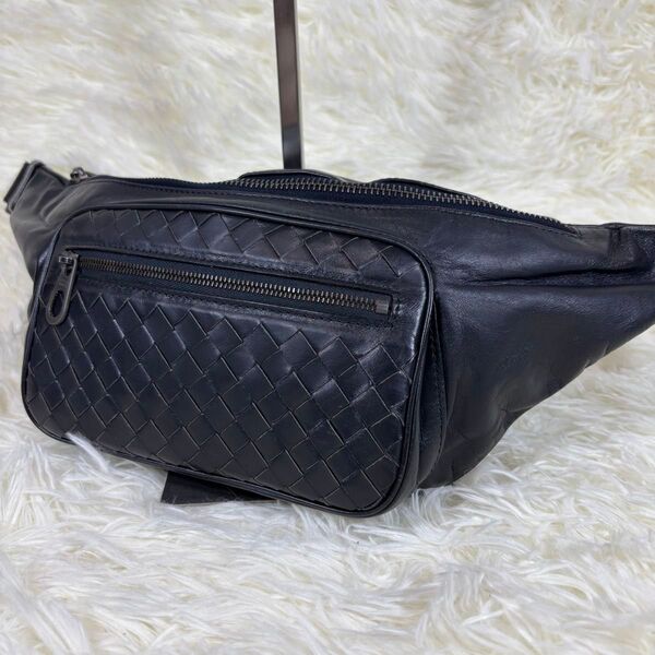 良品 ボッテガヴェネタ ボディバッグ イントレチャート レザー 斜め掛けバッグ BOTTEGA VENETA ボッテガ