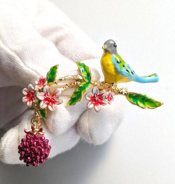 お花と小鳥 ブローチ 揺れる木の実 アクセサリー