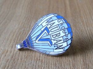 古い ピンバッジ : VAUBAN 広告 気球 バルーン 乗り物 ピンズ #J