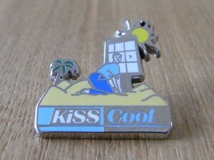 古い ピンバッジ : KISS COOL 広告 風景 人物 ピンズ #Q