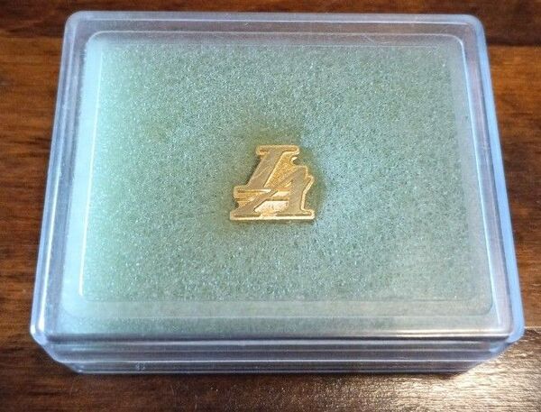 新品 未使用 保管品 LA ロゴ ピンズ ピンバッジ 社員章? ドジャース? ゴールド 金色 ロサンゼルス? レイカーズ?