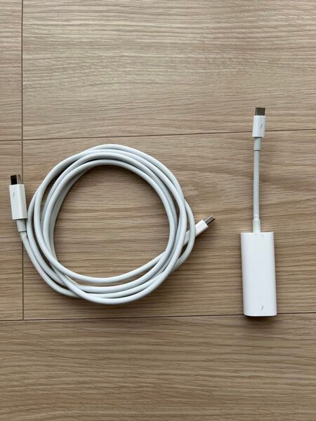 Apple Thunderbolt 3 to 2 アダプター a1790 とThunderbolt Cable 2m セット