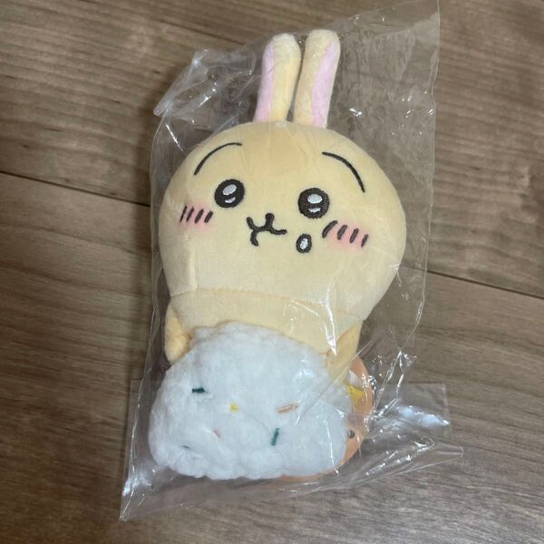 ちいかわ デスクトップから見守るひっかけぬいぐるみ うさぎ おにぎり