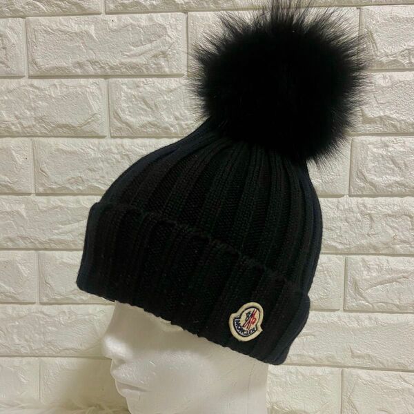 Moncler モンクレールブラック ポンポンニット帽 リアルファー付き