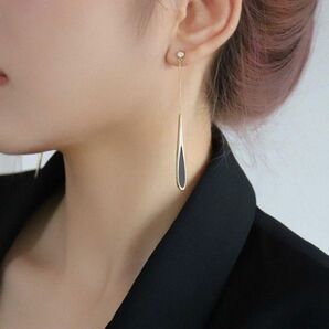 ロングピアス ゴールド 大人気 シルバー 再入荷 黒 ピアス 韓国 ロング 金 両耳用 イエローゴールド 涙型 美しい 揺れる