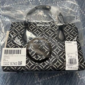 マイケルコースSHEILA ロゴ ジャカード センタージップ サッチ 新品未開封