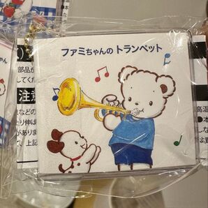 familiar カプセルトイ 絵本 ファミリア ガチャガチャ 神戸本店限定 VERY最新号とステッカーもお付けします