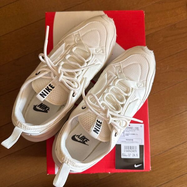 NIKE ナイキ TC 7900 ウィメンズシューズ 24.5cm ホワイト
