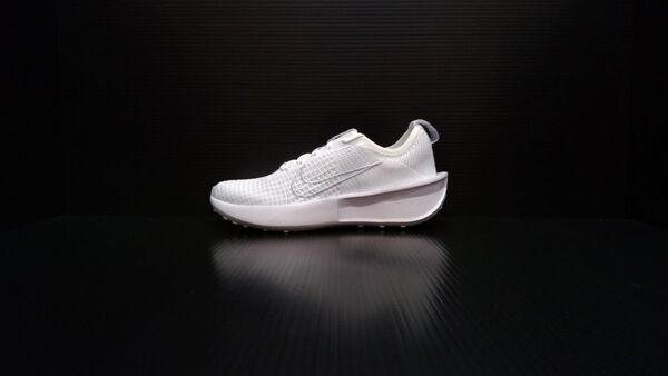 22.5 50%OFF 未使用品 W NIKE INTERACT RUN FD2292 104