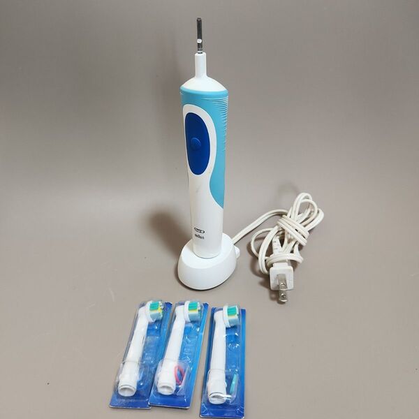 BRAUN Oral-B 電動歯ブラシ本体・充電器・替えブラシ3本 セット
