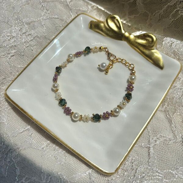 【ハンドメイド】スモークグリーンのデイジーブレスレット