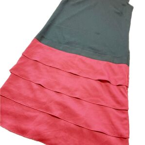 レストローズ ブラックとレッドのワンピース