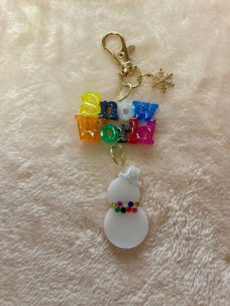 【新作】推し活☆SnowWorld☆SnowMan☆雪だるま☆レジン☆キーホルダー☆雪の結晶チャーム付き