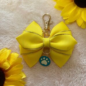 【大大大人気!!】イエローリボン☆犬☆キーホルダー☆黄色☆肉球【ブルー】チャーム☆首輪☆ハーネス☆リード☆お散歩カバン