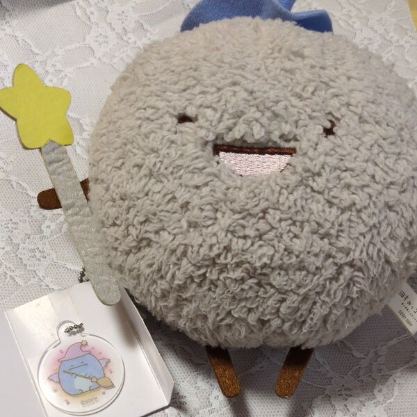 すみっコぐらし ほこり ぬいぐるみとアクリルキーホルダー