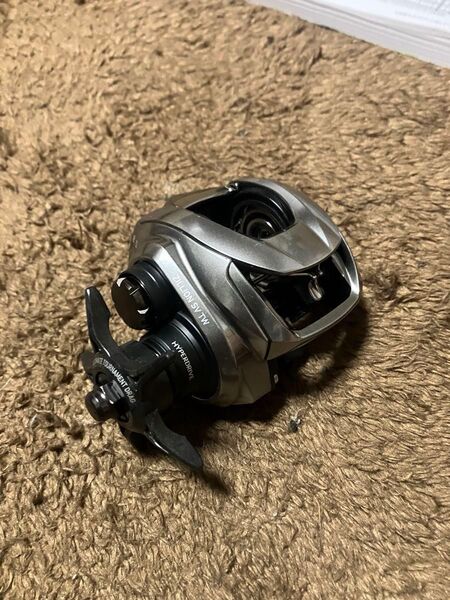 送料無料! ダイワ 21ジリオン SV TW 1000XH 右 本体のみ 使用わずかです! スティーズ タトゥーラ TR