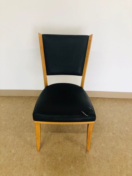カリモク家具 モダンな黒いダイニングチェア ④