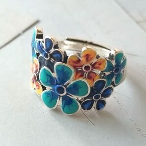 【カラフル 花 モチーフ レディースリング】ミニ巾着袋&クロス付き 指輪 プレゼント アクセサリー かわいい