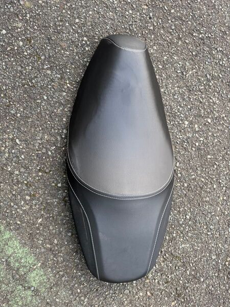 トリシティ155 シート 美品 ジャンク
